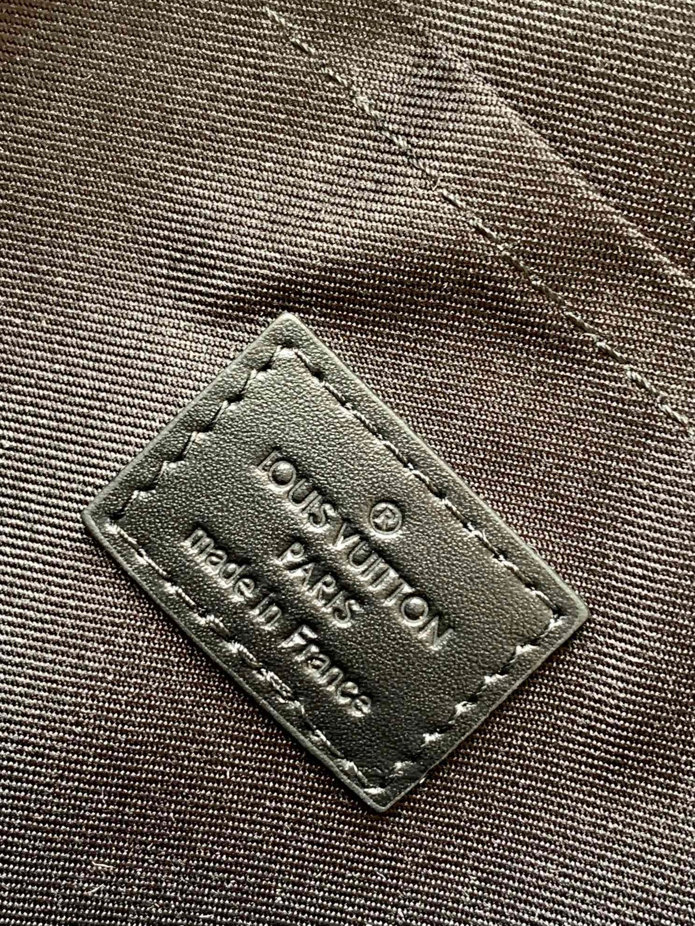 PILOT SLINGBAG 30 IN BLACK COWHIDE LEATHER