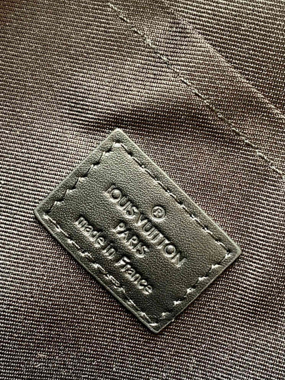 PILOT SLINGBAG 30 IN BLACK COWHIDE LEATHER