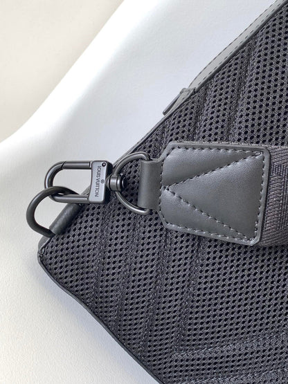 PILOT SLINGBAG 30 IN BLACK COWHIDE LEATHER