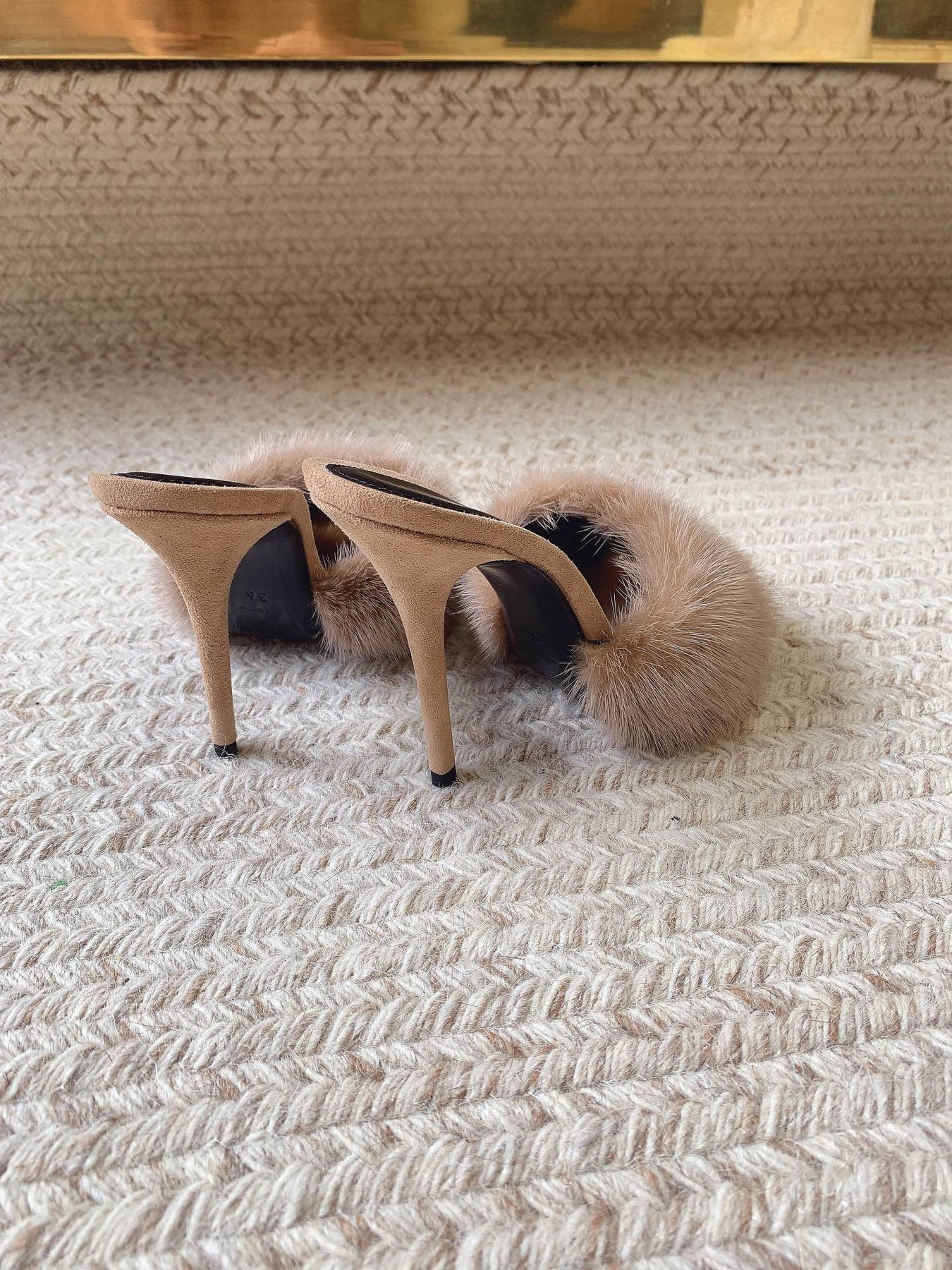 LA 16 HEELED MULES IN BEIGE RABBIT FUR AND SMOOTH LAMBSKIN