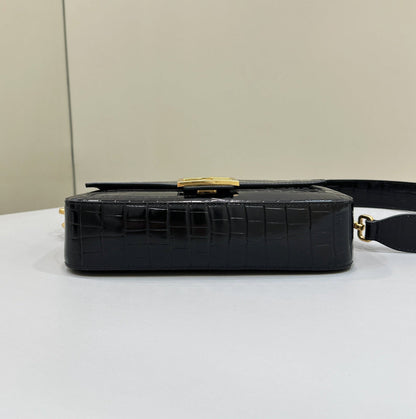 BAGUETTE 27 IN BLACK CROCODILE PATTERN GLOSSY CALFSKIN GOLD HARDWARE