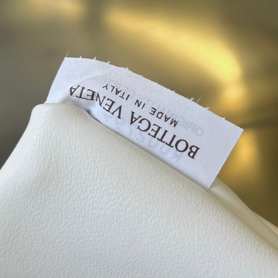 MINI HOP 25 IN WHITE CALFSKIN