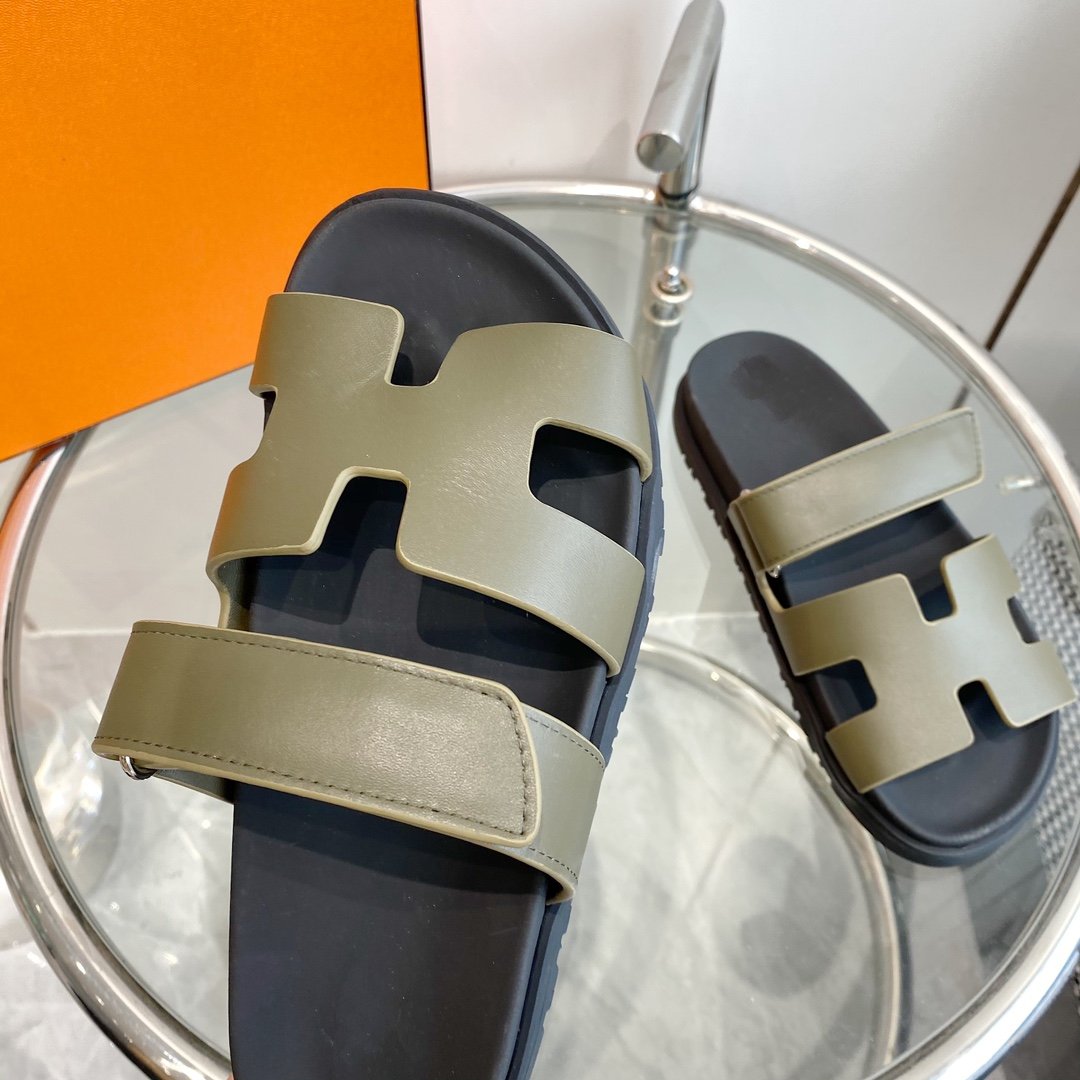 Chypre Sandal Clay Mastic Calfskin Leather