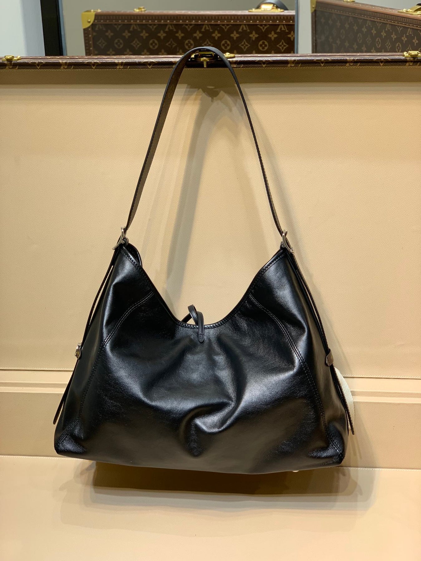 CARRYALL DARK 39 IN BLACK LAMBSKIN BROWN MONOGRAM TAG