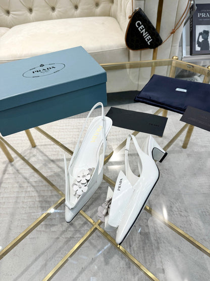 MEDIUM HEEL SLINGBACK ATTACHED CREATIVE FLOWERS IN WHITE PATENT CALFSKIN