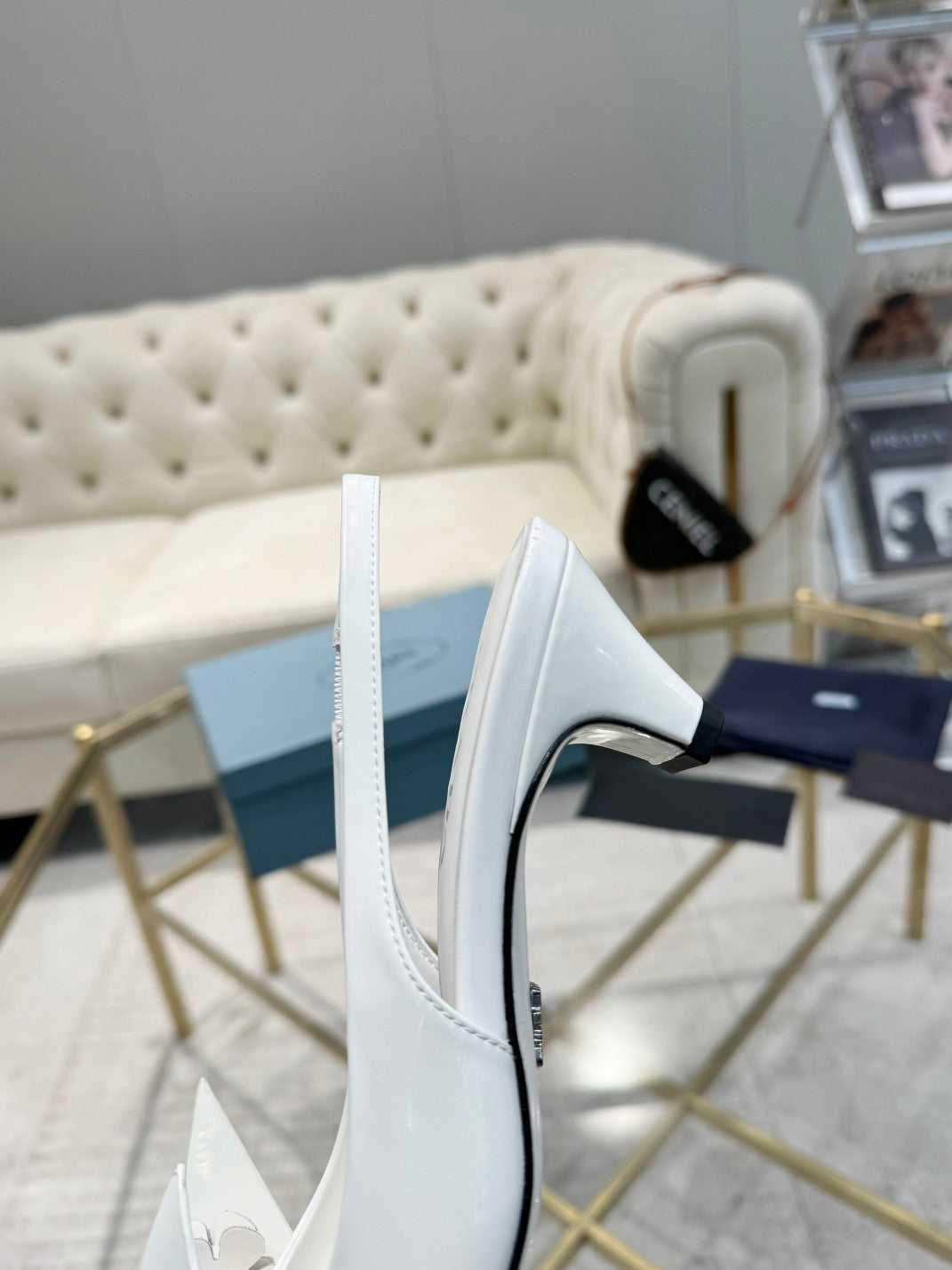 MEDIUM HEEL SLINGBACK ATTACHED CREATIVE FLOWERS IN WHITE PATENT CALFSKIN