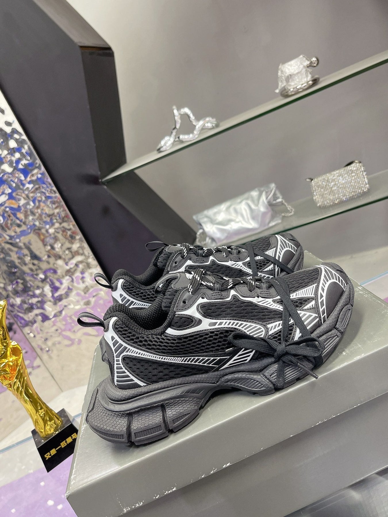 3XL SNEAKER IN BLACK MIX WHITE MESH AND POLYURETHANE