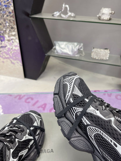 3XL SNEAKER IN BLACK MIX WHITE MESH AND POLYURETHANE