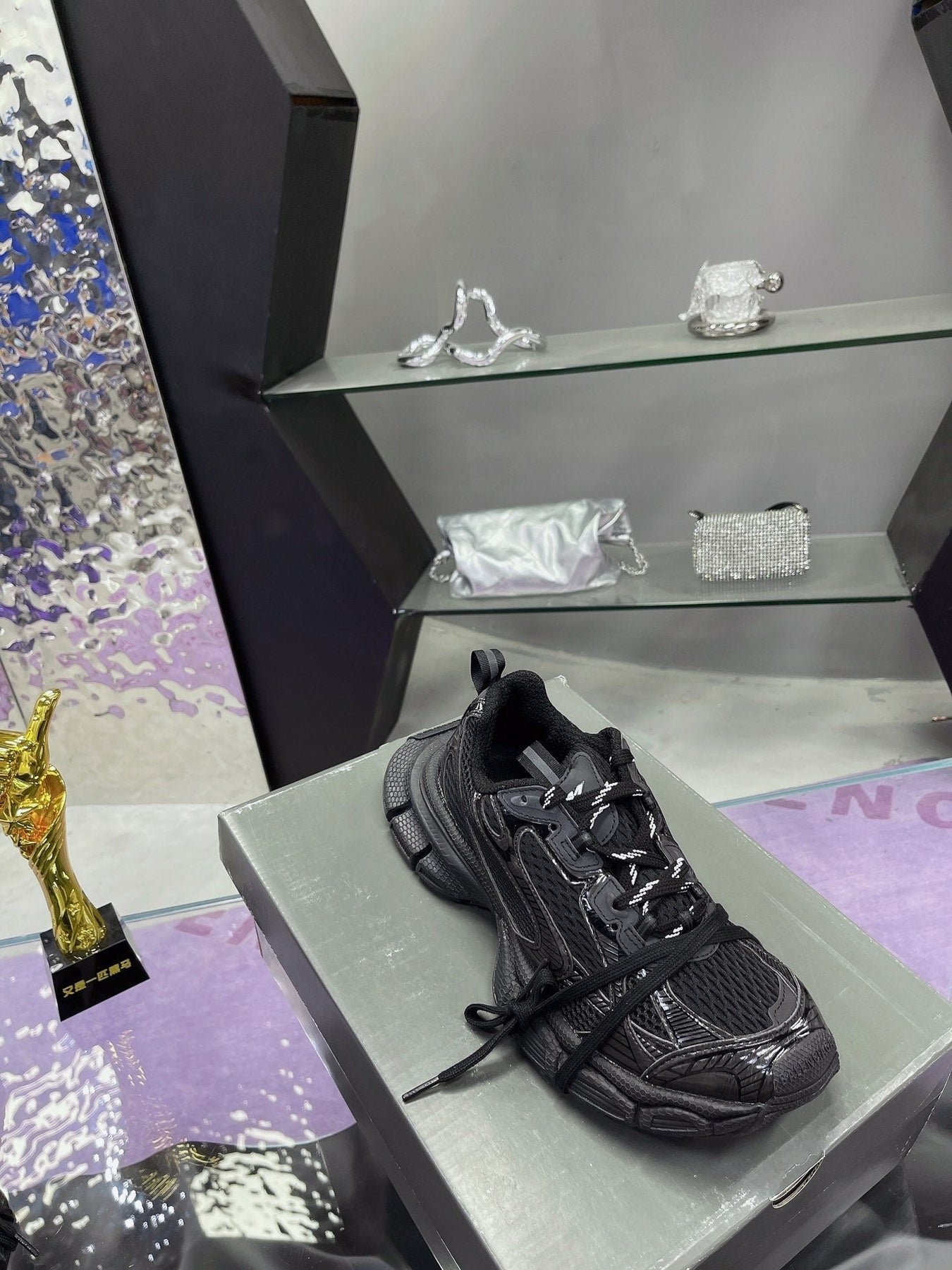 3XL SNEAKER IN BLACK MESH AND POLYURETHANE