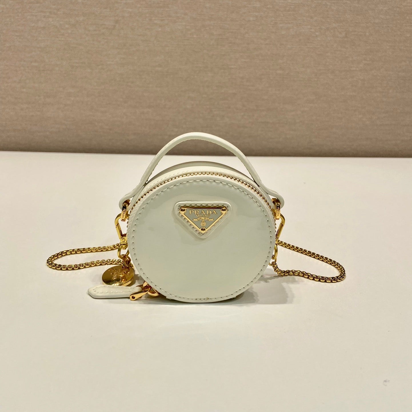 MINI ROUND BAG 8 IN WHITE GLOSSY CALFSKIN GOLD HARDWARE