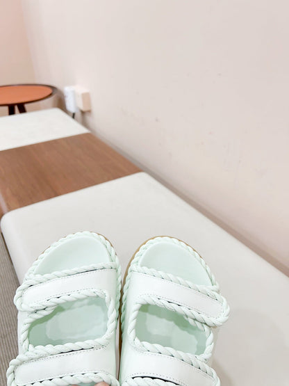 REFINED DAD SANDAL IN WHITE LAMBSKIN