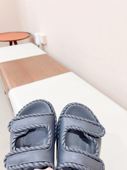 REFINED DAD SANDAL IN BLACK LAMBSKIN