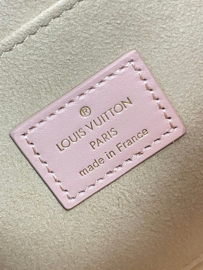 DAUPHINE MM 25 IN LIGHT PINK EPI GRAINED CALFSKIN GOLD HARDWARE