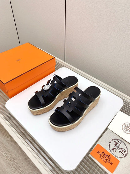 ISABELLA 30 SANDAL IN BLACK CALFSKIN