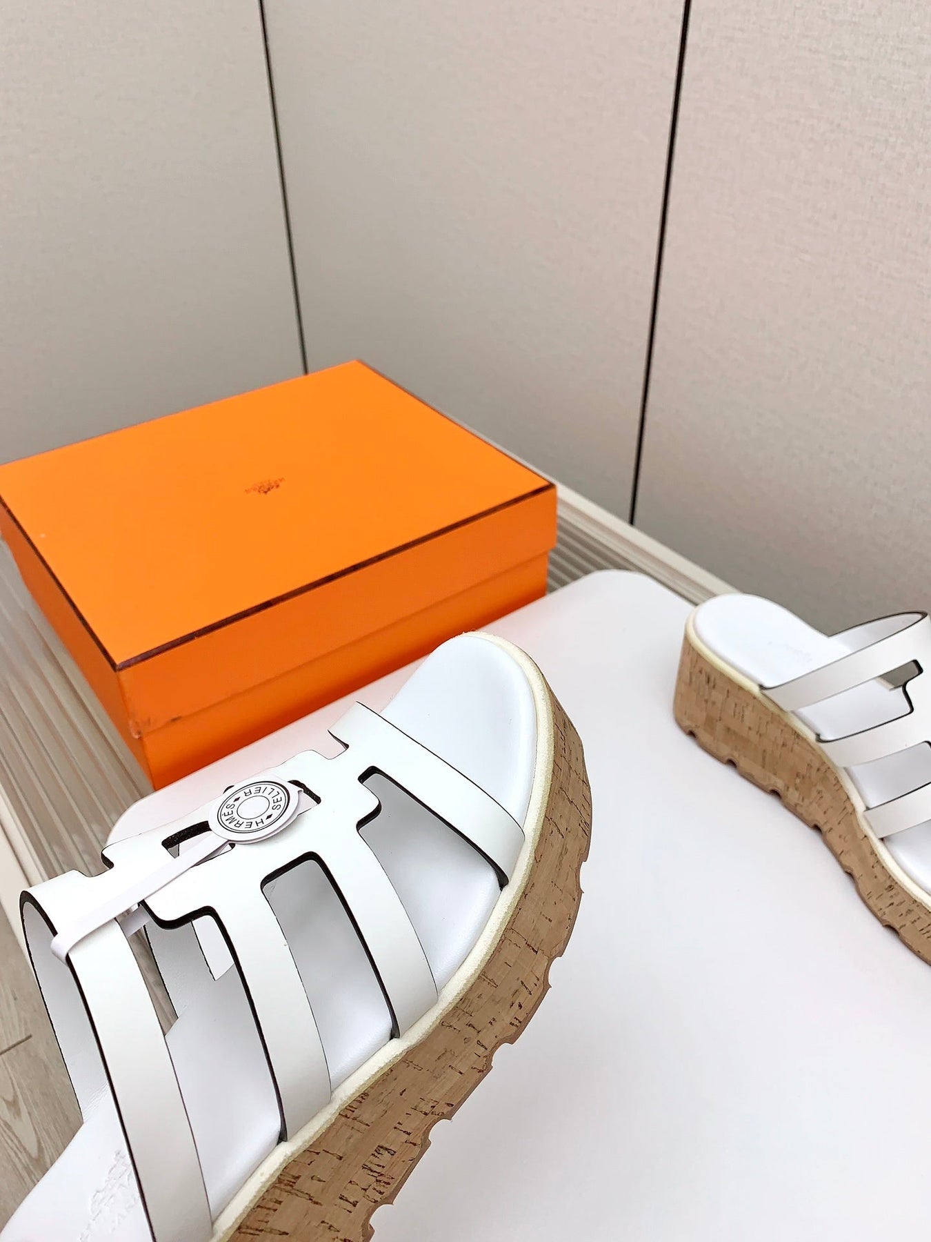 ISABELLA 30 SANDAL IN WHITE CALFSKIN