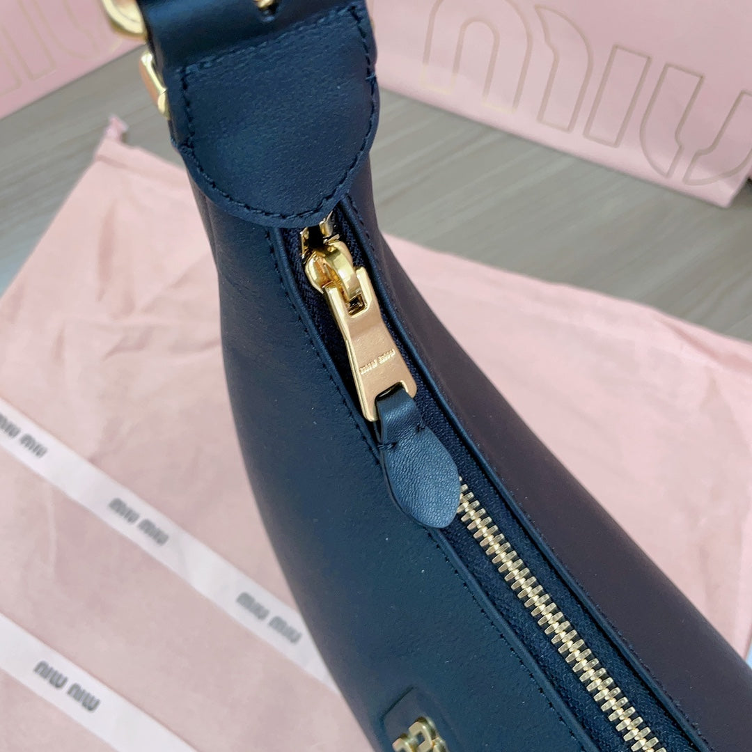 HOBO BAG 27 IN BLACK CALFSKIN