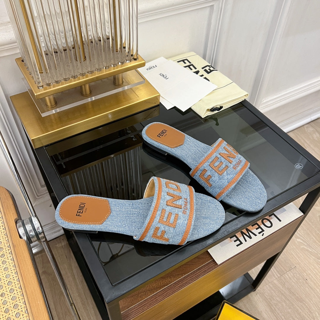 FENDI BAGUETTE SIGNATURE SLIDE IN LIGHT BLUE DENIM AND BROWN CALFSKIN