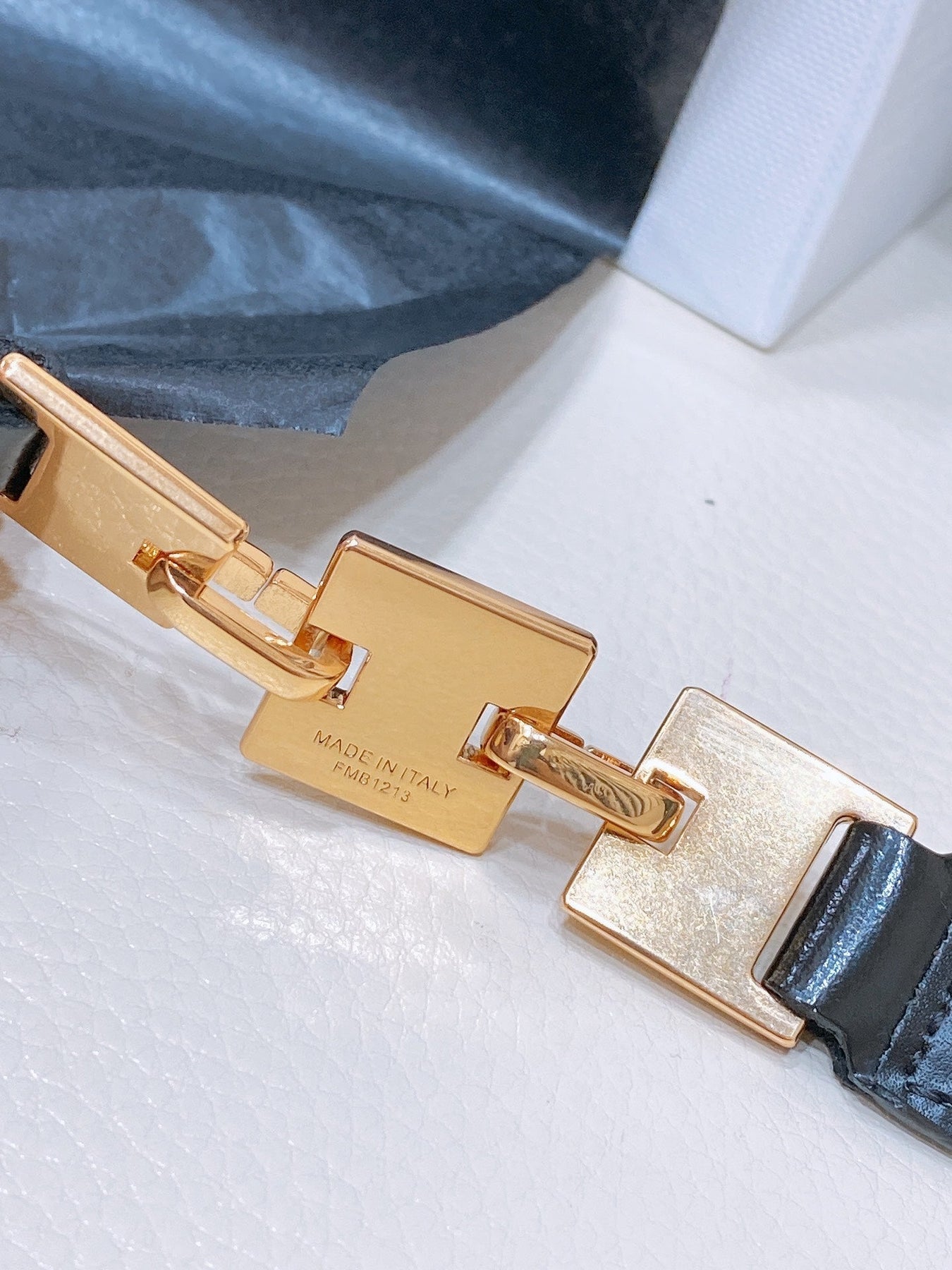 CL SMALL 18 MM GOURMETTE TRIOMPHE ADJUSTABLE BELT IN BLACK LEATHER GOLD HARDWARE