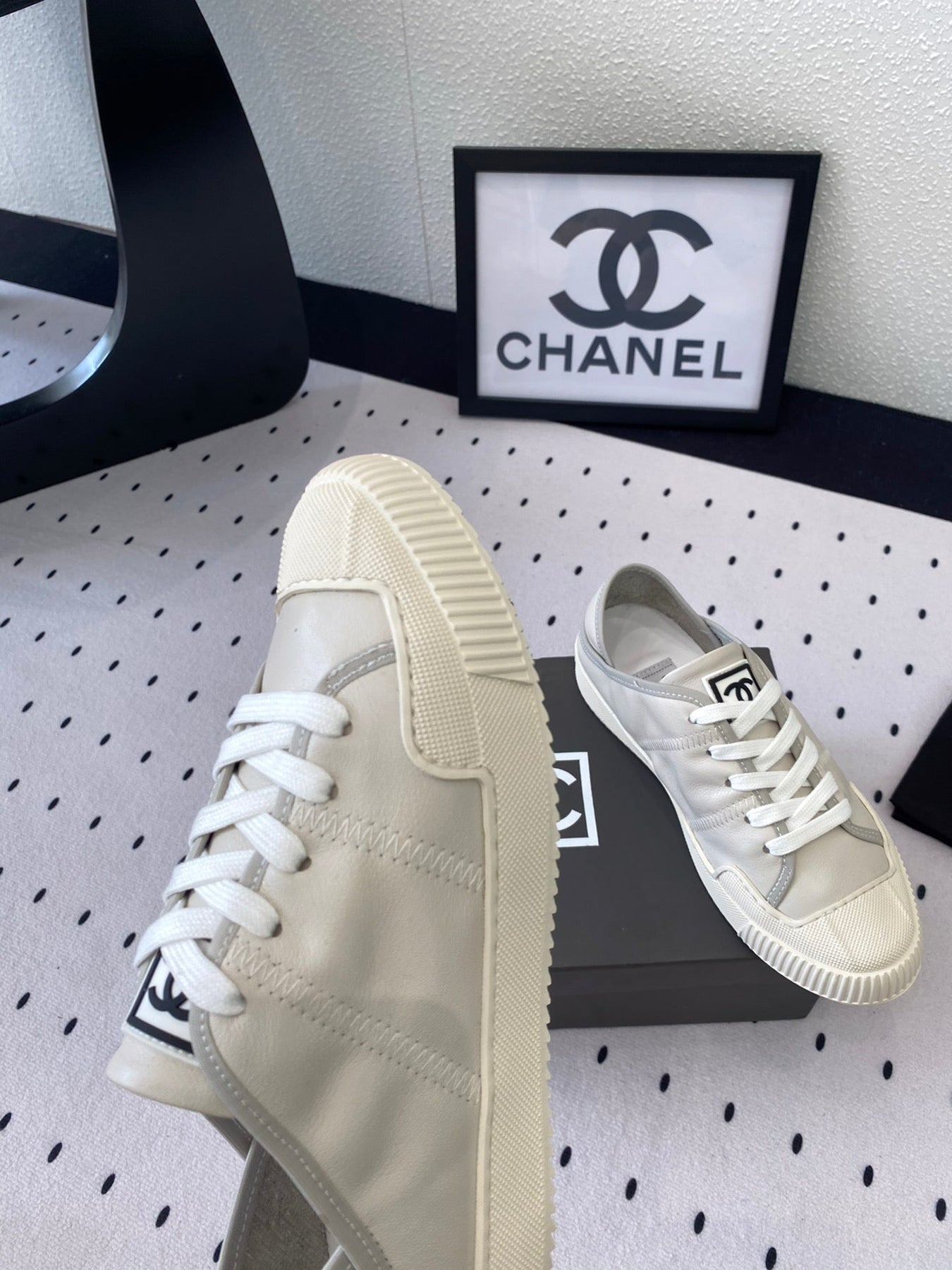 CASUAL SHOES IN GREY LAMBSKIN