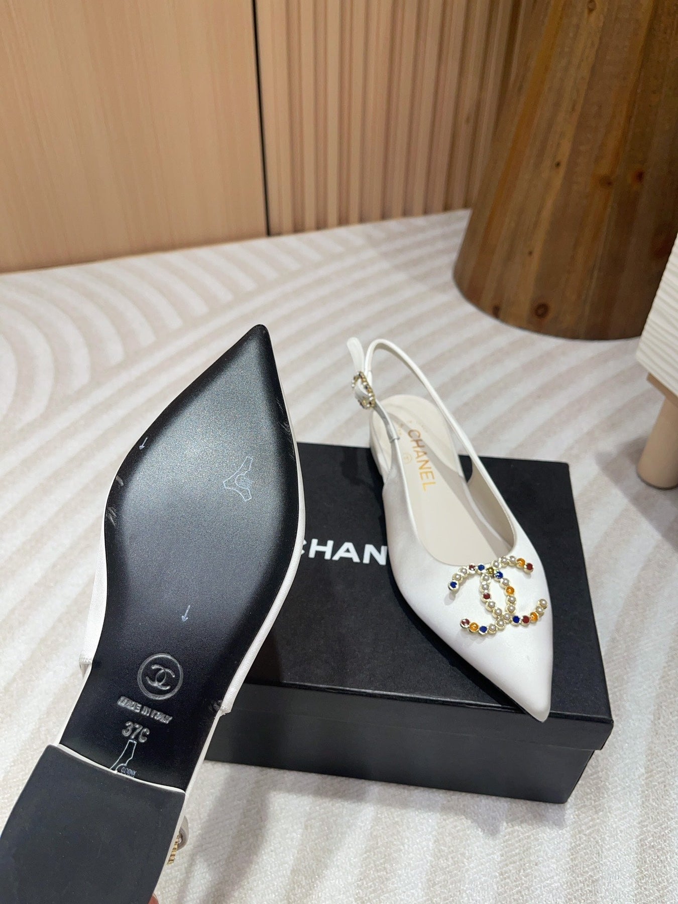 CC SLINGBACKS WHITE SATIN AND LAMBSKIN