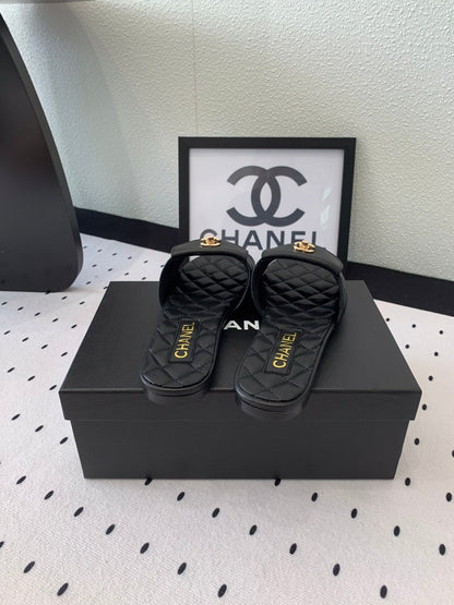 CC SLIPPERS IN BLACK CALFSKIN