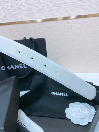 CC BELT 30MM IN WHITE SMOOTH CALFSKIN GOLD MIX WHITE METAL LOGO