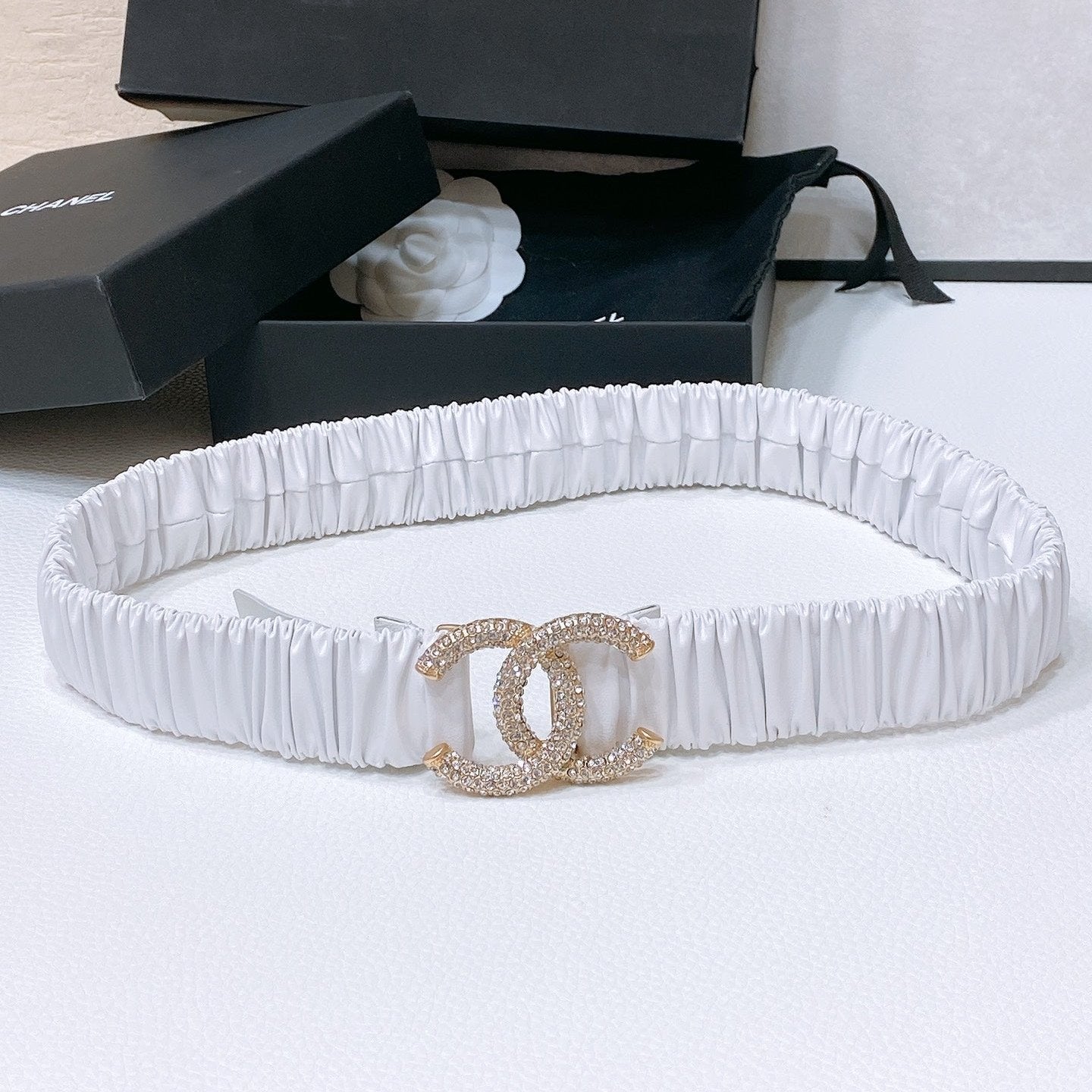 CC ELASTIC BELT 30MM IN WHITE CALFSKIN GOLD HARDWARE WITH RHINSTONES