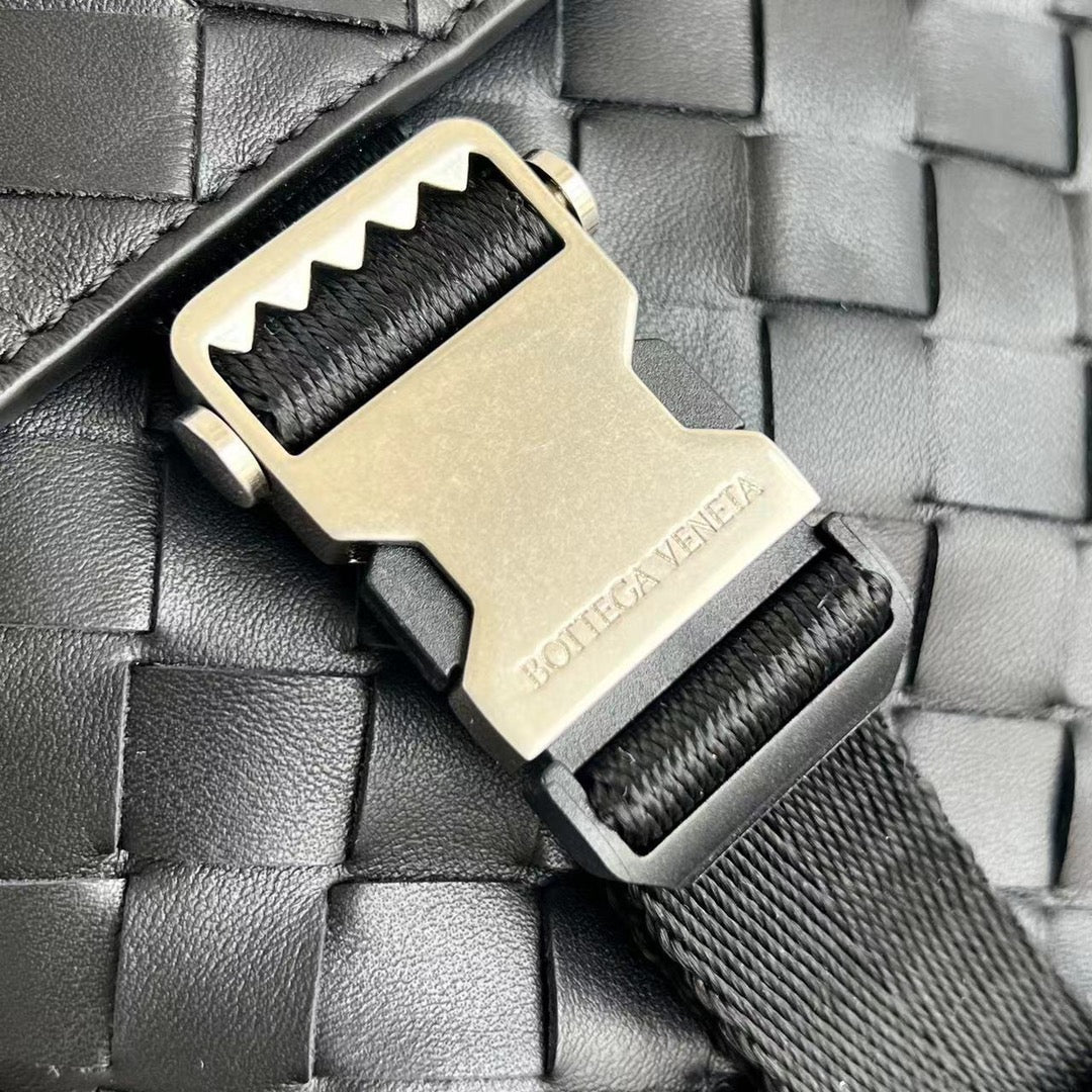 POSTINO BAG 30 IN BLACK CALFSKIN