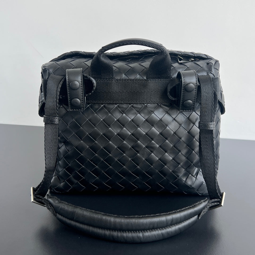 POSTINO BAG 30 IN BLACK CALFSKIN