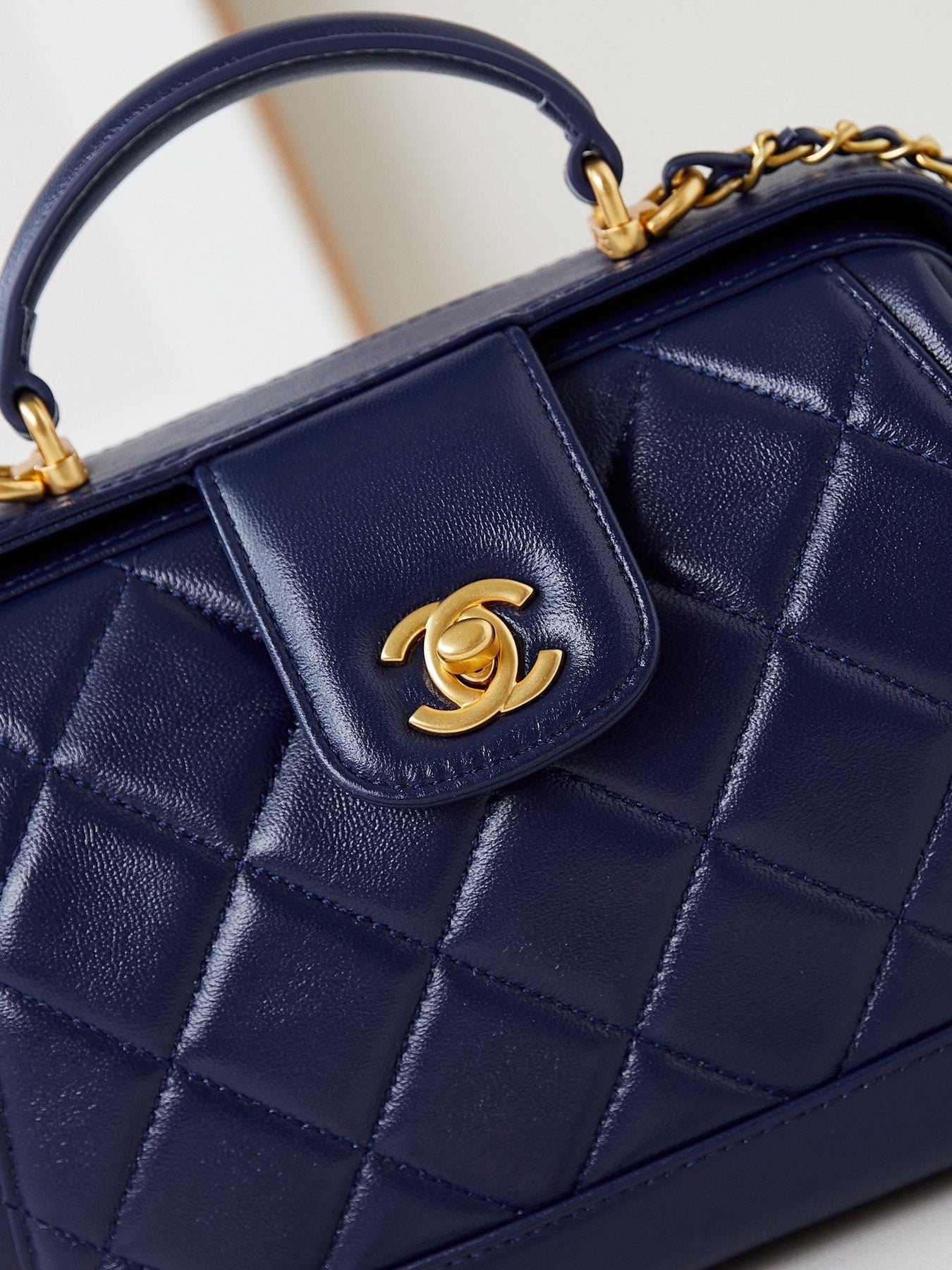 MEDIUM TOP HANDLE BAG 23 IN NAVY BLUE OIL-WAX LAMBSKIN GOLD HARDWARE