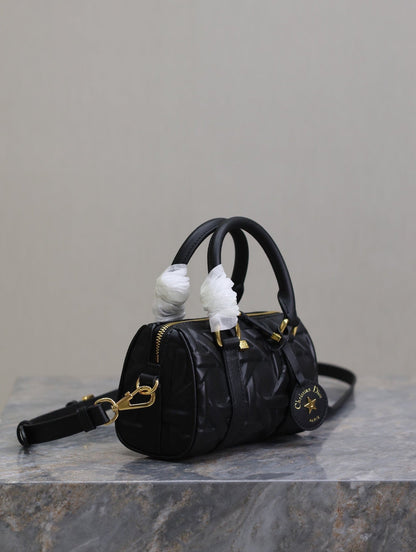 MINI GROOVE BAG 16 IN BLACK MACROCANNAGE CALFSKIN WITH GOLD HARDWARE