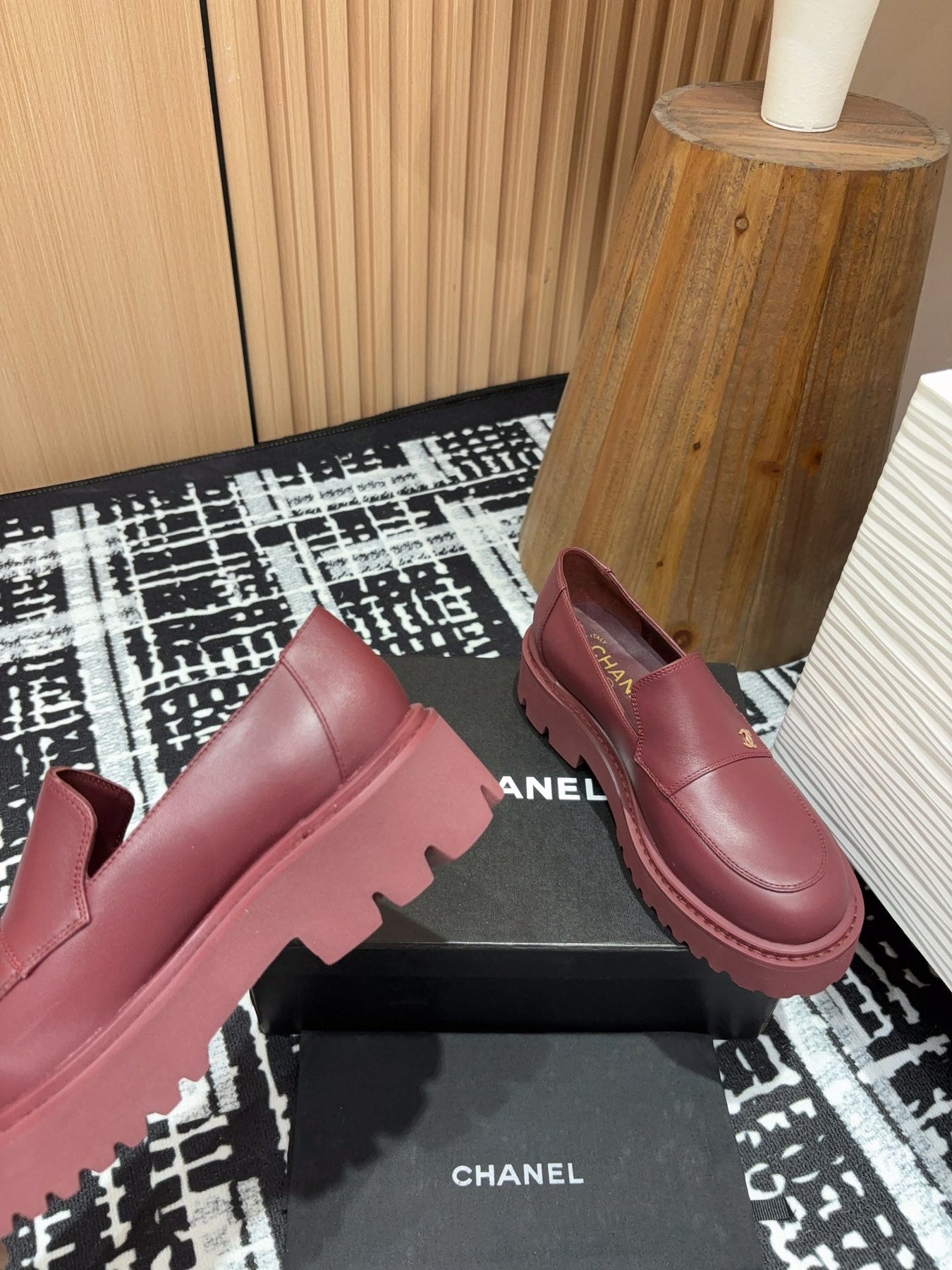 CC MOCCASINS IN BURGUNDY RED CALFSKIN