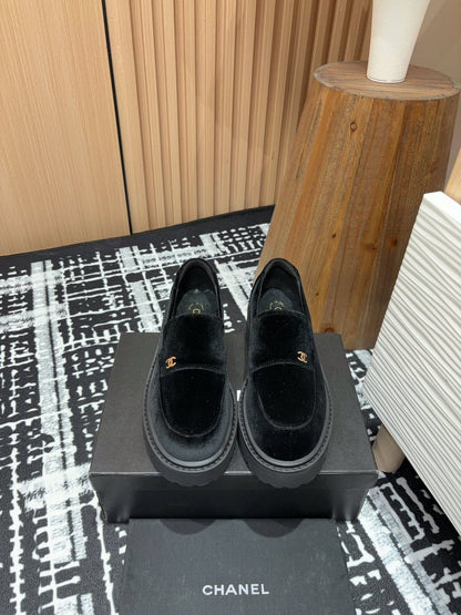 CC LOAFER THICK-SOLED IN BLACK VELVET