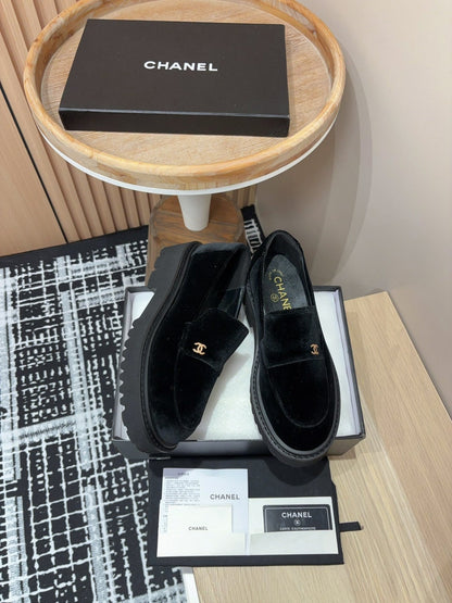 CC LOAFER THICK-SOLED IN BLACK VELVET