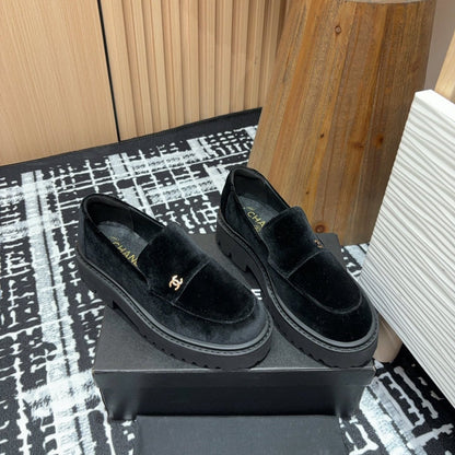 CC LOAFER THICK-SOLED IN BLACK VELVET
