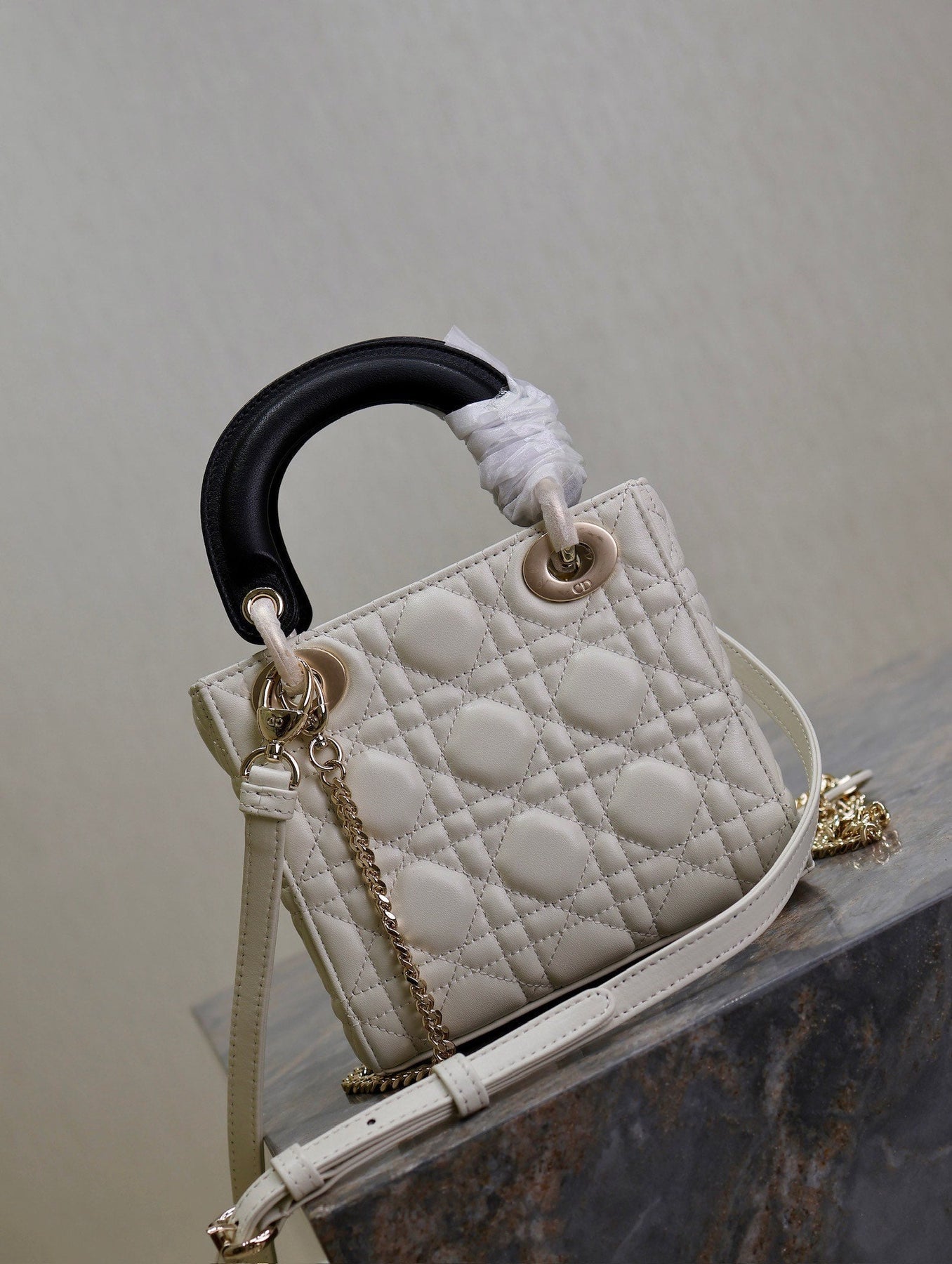 MINI LADY BAG 17 IN WHITE QUILTED MACROCANNAGE CALFSKIN BLACK STRAP