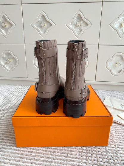 JAIME ANKLE BOOT IN CEDAR BROWN CALFSKIN