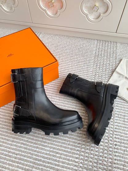 JAIME ANKLE BOOT IN BLACK CALFSKIN