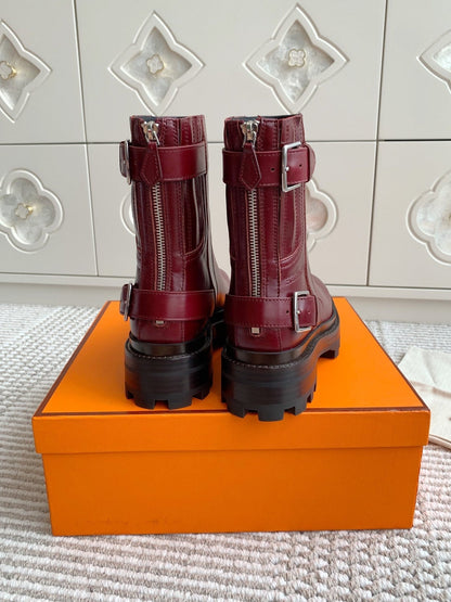 JAIME ANKLE BOOT IN BURGUNDY RED CALFSKIN