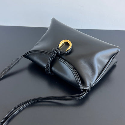 MEDIUM LIBERTA 30 IN BLACK SMOOTH CALFSKIN GOLD HARDWARE