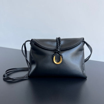 MEDIUM LIBERTA 30 IN BLACK SMOOTH CALFSKIN GOLD HARDWARE