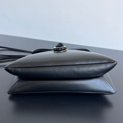 MEDIUM LIBERTA 30 IN BLACK SMOOTH CALFSKIN GOLD HARDWARE