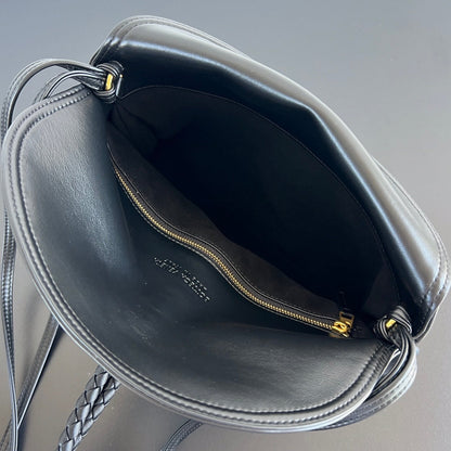 MEDIUM LIBERTA 30 IN BLACK SMOOTH CALFSKIN GOLD HARDWARE