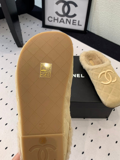 FLAT MULE IN TORTILLA BROWN SUEDE AND LAMB FUR LINING