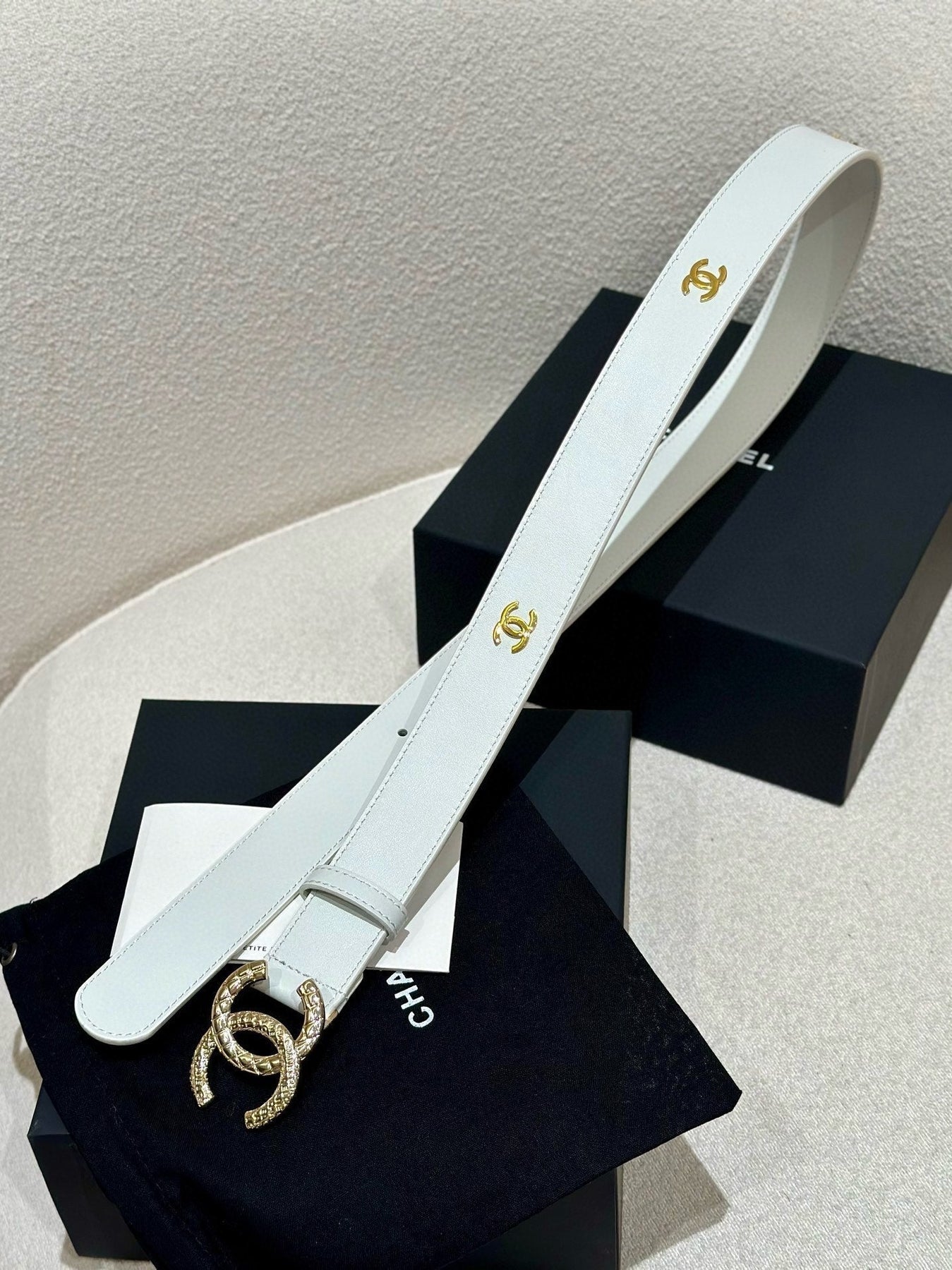 DOUBLE C BELT 30MM IN WHITE CALFSKIN GOLD BUCKLE WITH EMBOSSED CHECK PATTERN