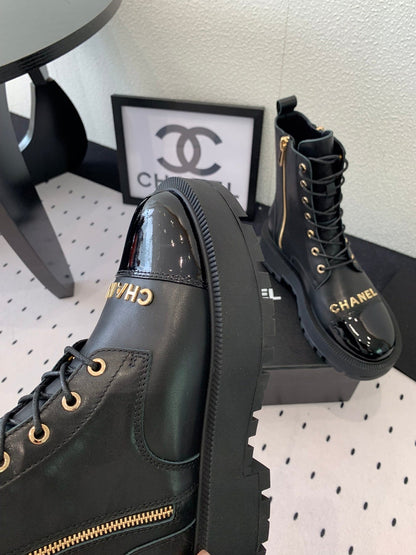 ANKLE BOOTS IN BLACK CALFSKIN