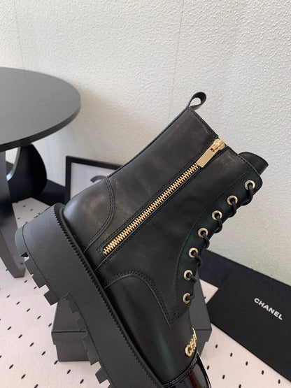 ANKLE BOOTS IN BLACK CALFSKIN