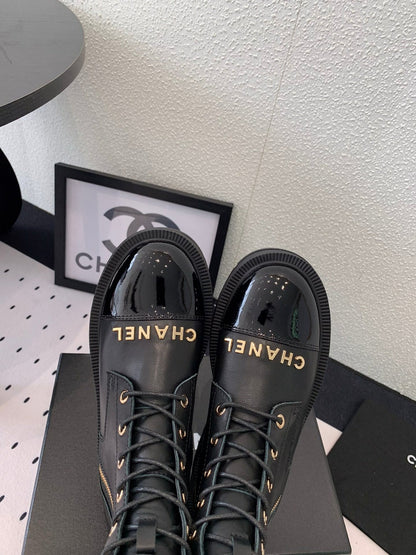 ANKLE BOOTS IN BLACK CALFSKIN