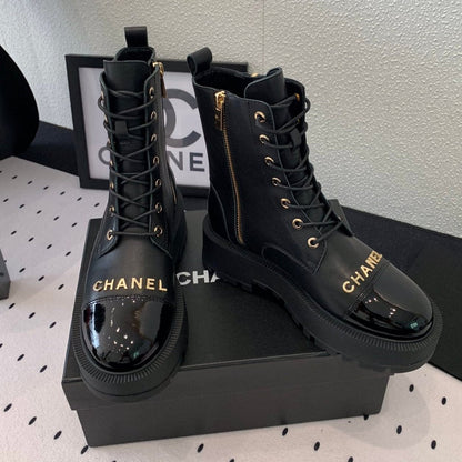 ANKLE BOOTS IN BLACK CALFSKIN