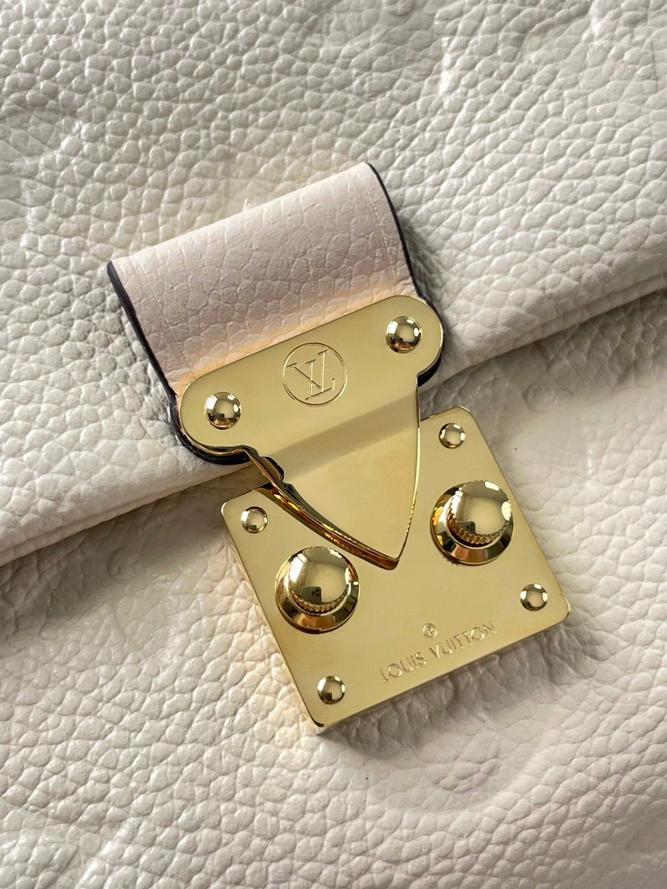 NANO MADELEINE 21 IN CREAM EMBOSSED CALFSKIN GOLD HARDWARE